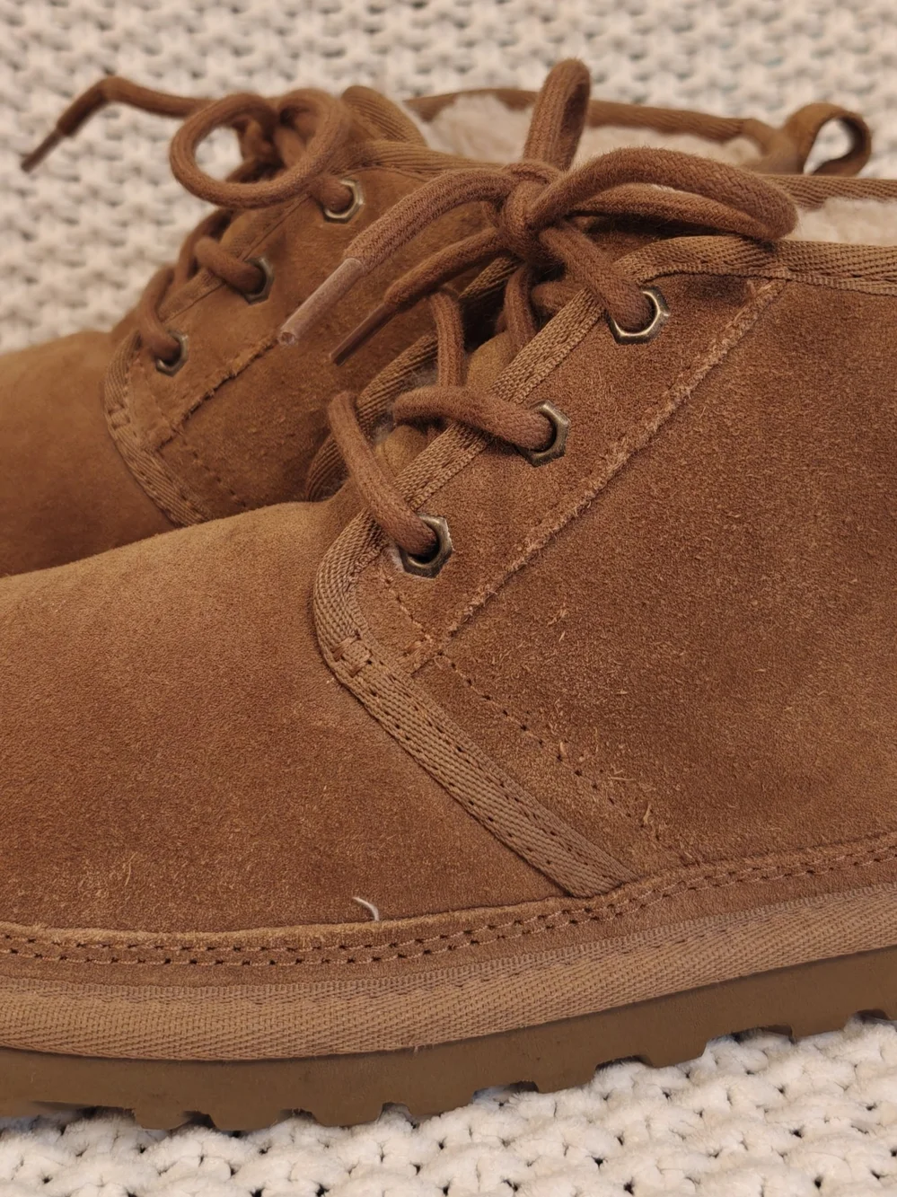 UGG Men's Neumel Suede Lace Up Chukka Boots in Chestnut - Sz 7